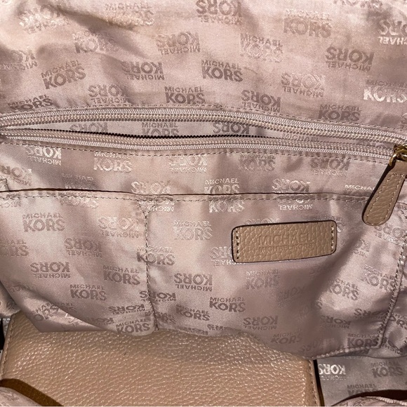 Nude Michael Kors Handbag amazing condition - Picture 9 of 9